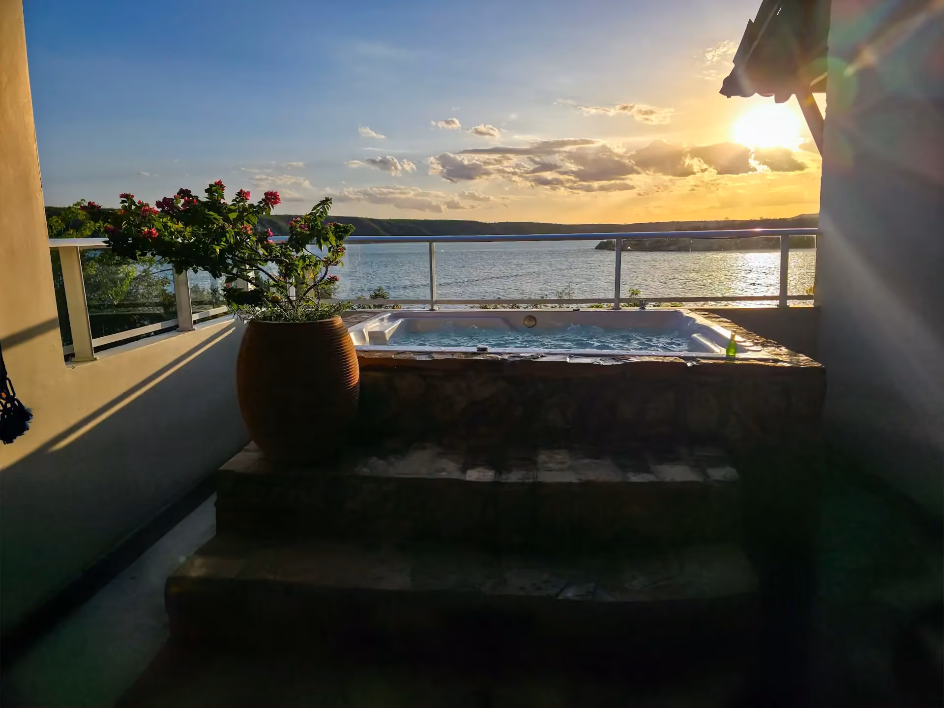 Pôr do sol sobre o Rio São Francisco e a caatinga