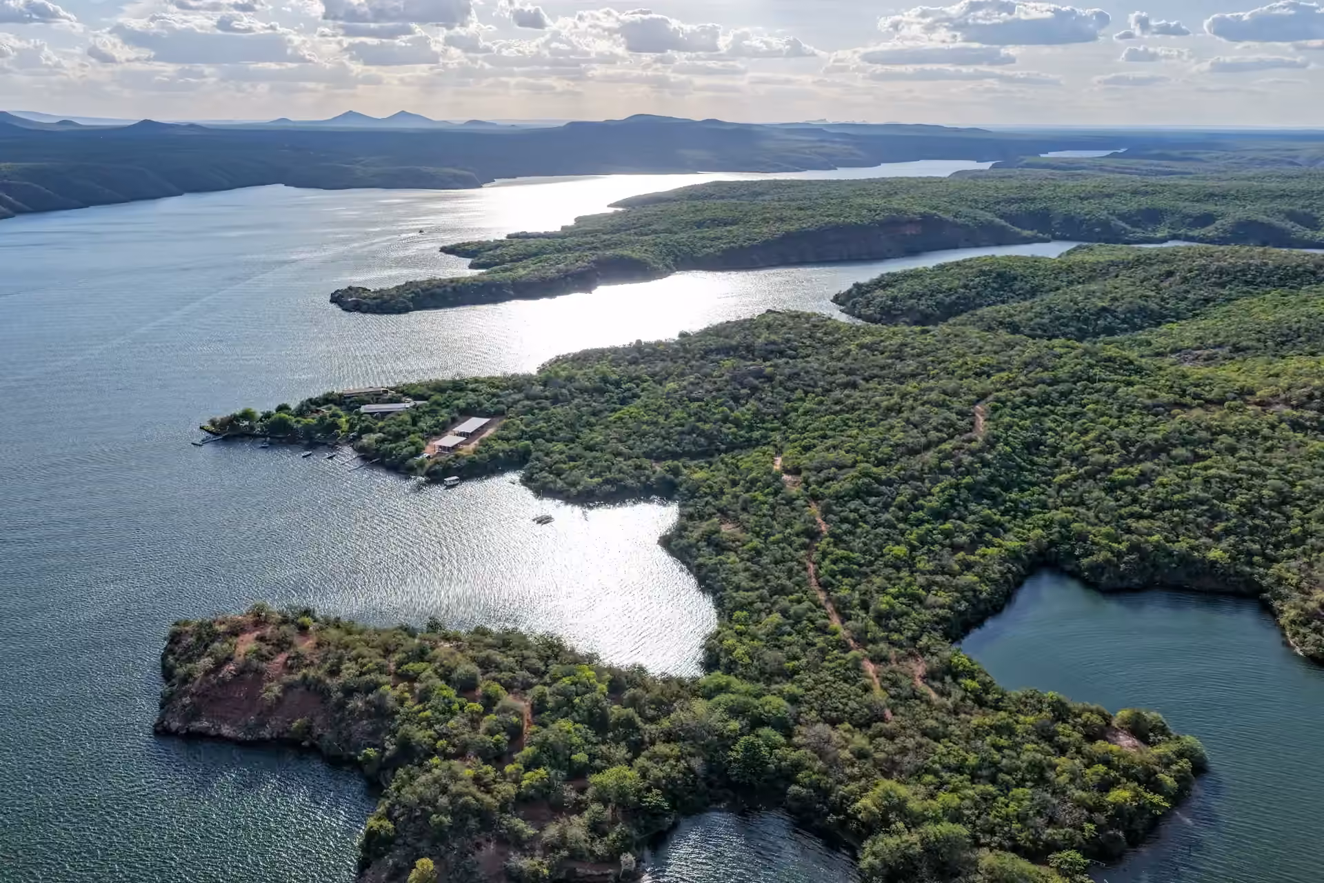 Vista aérea das ilhas e da caatinga preservada no Rio São Francisco
